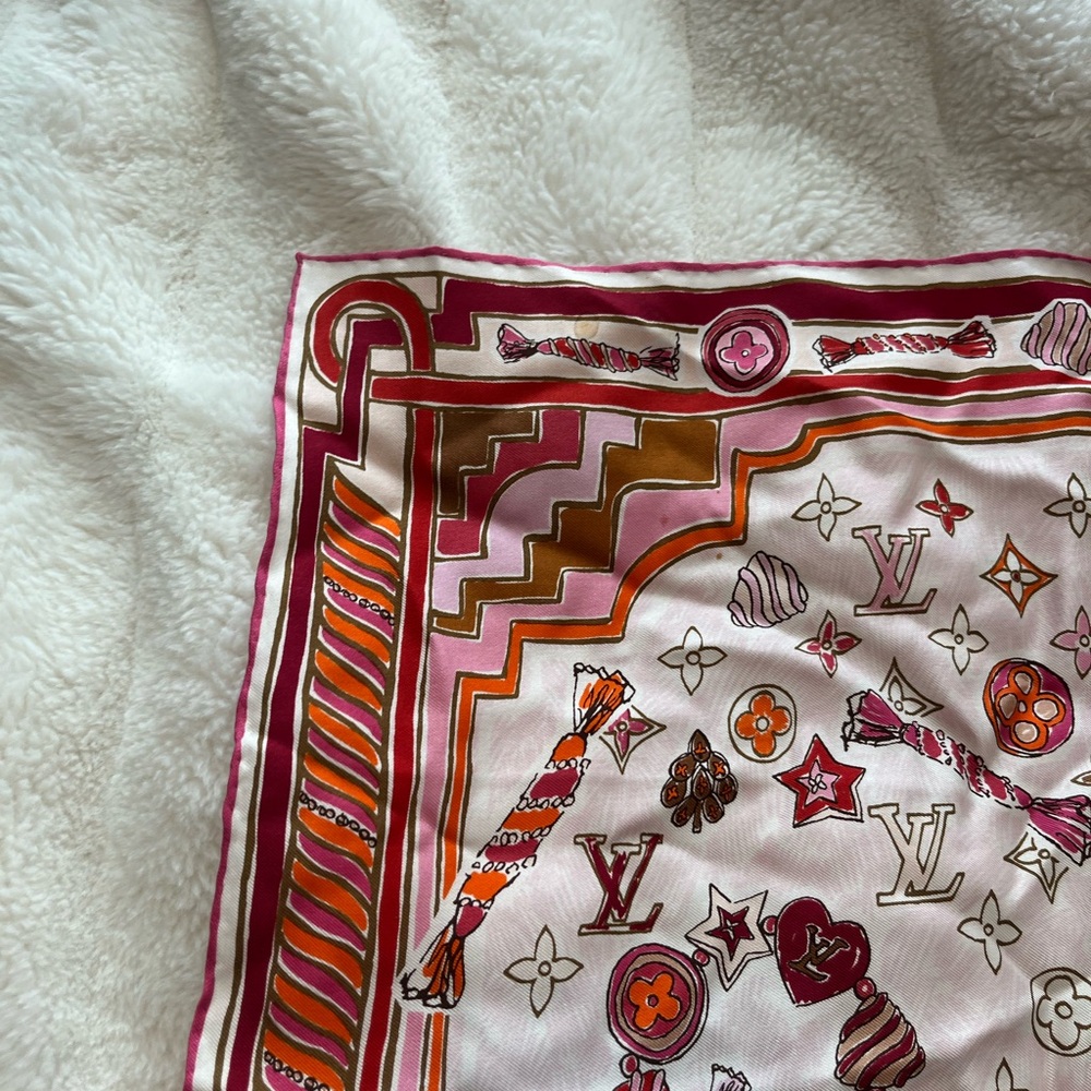 Louis Vuitton "Candy Factory" square scarf - Picture 4 of 5